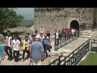 Ora News - Të huajt “pushtojnë” Krujën