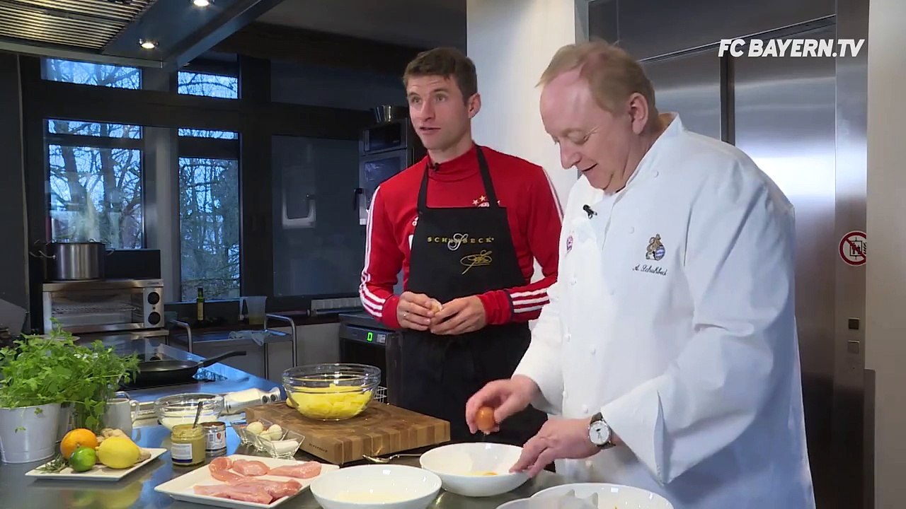 Vor ein paar Tagen habe ich mit unserem Chefkoch Alfons Schuhbeck auf unserem Trainingsgelände am Herd gezaubert. Hat viel Spaß gemacht und saugut geschmeckt. :