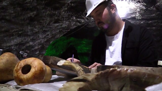 Tuz mağarasında kaya tuzundan eserler - ÇANKIRI