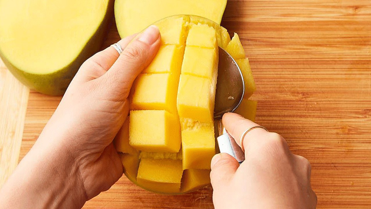 Delish U - How To Cut A Mango