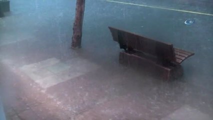 Eskişehir'de Aniden Başlayan Yağmur Hayatı Felç Etti