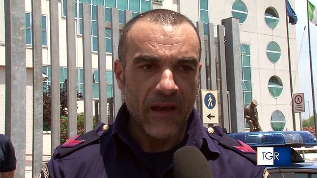 Puglia: i rapinatori dell'Auchan? Sono due ragazzini, uno è minorenne. Parla il vigilante che è riuscito ad acciuffarne uno senza armi nervi saldi e presa ferrea