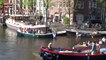 Amsterdam : brouhaha incompréhensible sur les canaux entre bateliers (vidéo)