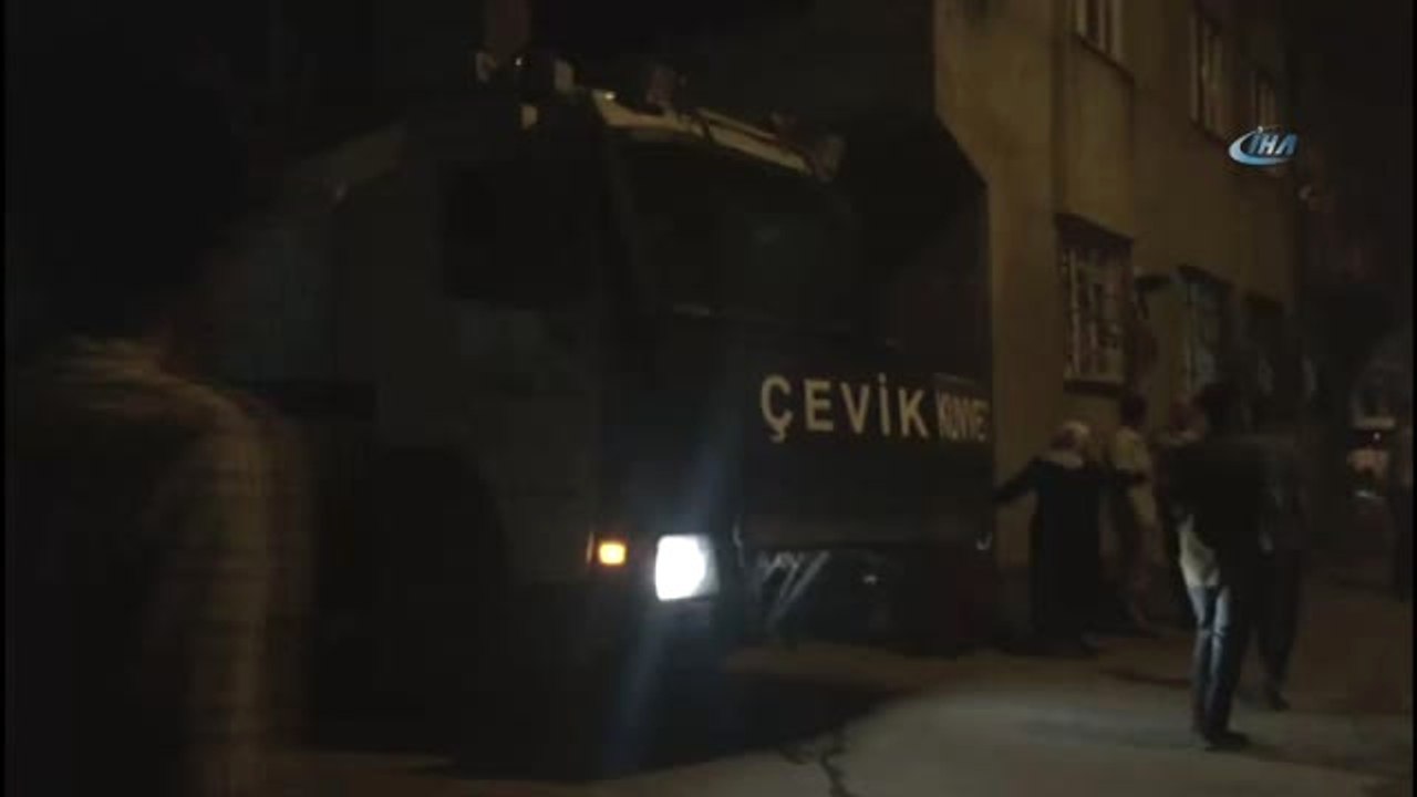 Bursa'da Gergin Gece... Dün Gece Başından Vurulan İki Kadından Biri Öldü Mahalleli Gözaltındaki...