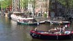 Sur les canaux d’Amsterdam c'est l'anarchie totale entre les touristes en bateau