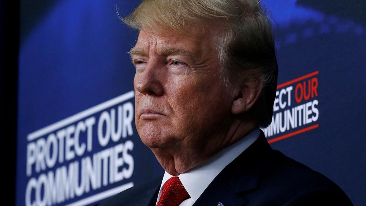 Trump ameaça taxar carros europeus