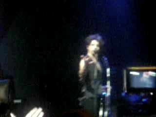 Nicola mal de gorge Indochine La Carène 7/12/07