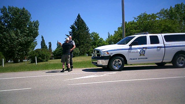 SUNP0017. COP PULLED HIM OVER NOW THERE TALKING .WHAT GIVES.POLICE.RCMP.TICKET.SPEEDING.