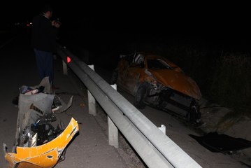 Sosyal Medyada Canlı Yayın Yaparken Şarampole Uçtu: 1'i Ağır, 2 Yaralı