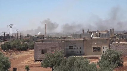 مقتل 16 مدنيا بدرعا والآلاف ينزحون باتجاه الأردن