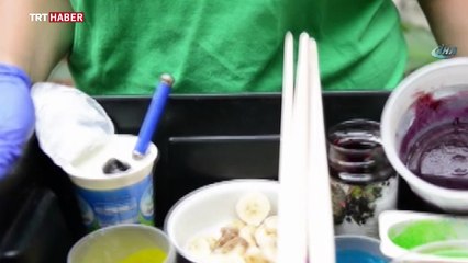 Sanatçı ruhlu Şempanze Lucy'nin resimleri açık artırmayla satışa sunulacak