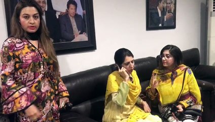 election 2018: PTI Lahore ladies fight and complaining in harsh words about tickets