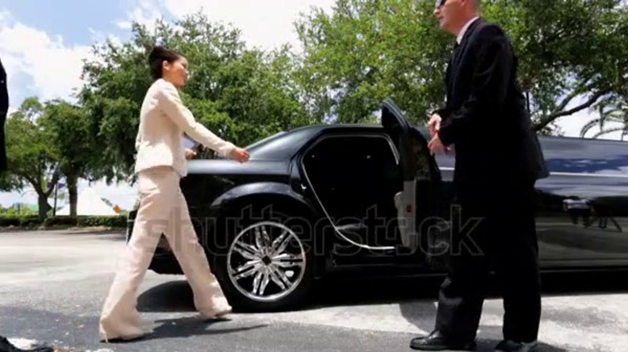 Luxury Airport Transfers | Adelaide Airport Transfers | Black Limousine After Arriving by Maxi Limo SA