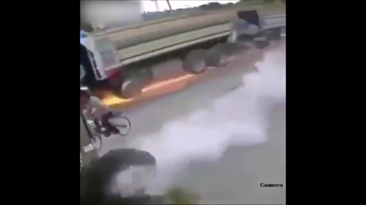Le cycliste le plus chanceux du monde... Bon karma