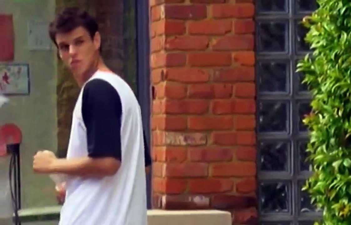 Femme  de footballeurs S4E5 FRENCH   Part 02