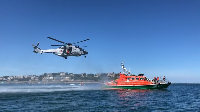 La SNSM offre une démonstration d’hélitreuillage