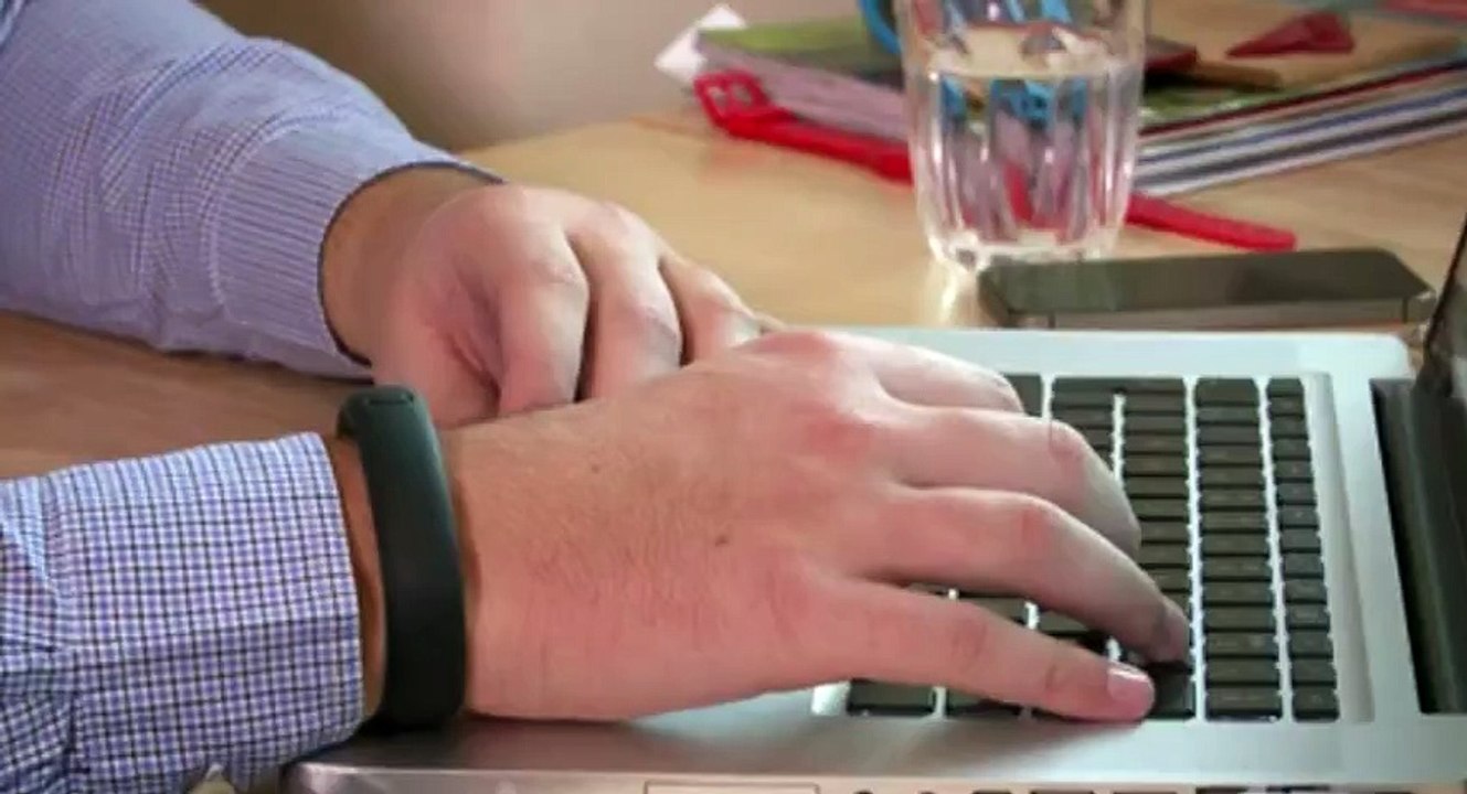 Under Offer Estate Agents On The Job S01  E05 E 5   Part 02