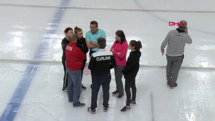 Anneler, Milli Sporcu Kızlarına Karşı Curling Oynadı Hd