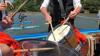 Le bagad d’Auray anime la Grande marche sur l’eau