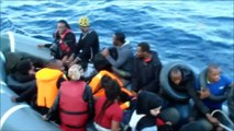 Ege Denizi'nde yasa dışı geçiş - 132 yabancı uyruklu yakalandı - İZMİR