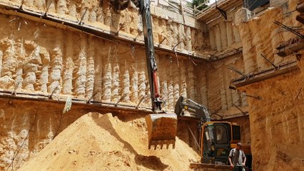excavator digging robotic parking