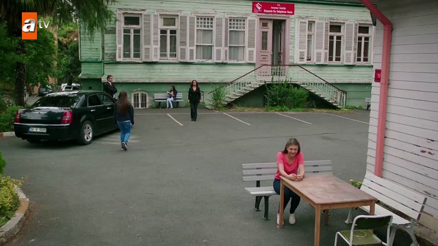 Banu’nun üzerine yürüyen Feride! - Kırgın Çiçekler 14.Bölüm