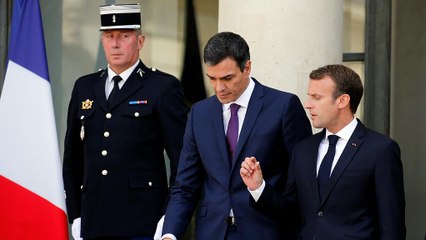 Macron zárt befogadó állomásokat akar