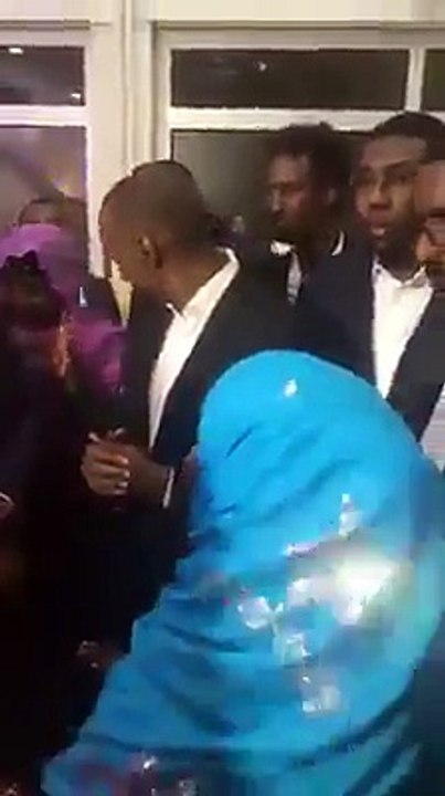 Hooyo Soomaaliyeed oo Ra'iisul Wasaaraha ka codsatay 3000 oo dollar oo ay wiilkeeda ku dawaysato. Isna maxuu yiri?.