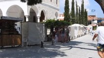 Gözde Tatil Merkezinin Sokakları Bomboş Kaldı... Tatilciler Oy Kullanmaya Gitti, Çeşme Boşaldı
