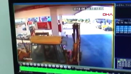 Lefkoşa Çakıl Yüklü Kamyon Seyir Halindeki Otomobilin Üstüne Devrildi, İki Ölü