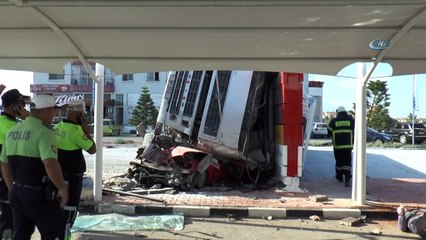 - KKTC'de kum yüklü tır devrildi: 2 ölü
