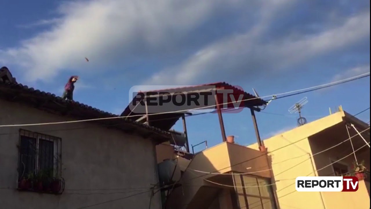 Report Tv - Hakmarrja ndaj gruas, babai mban peng të birin në banesë, arrestohet 43-vjeçari