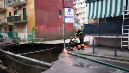 WORLD'S MOST SHOCKING SINK HOLES! ( 720 X 1280 )