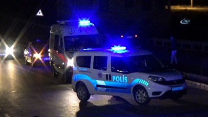 Otomobil yolun ortasında yatan şahsı ezip geçti: 1 ölü