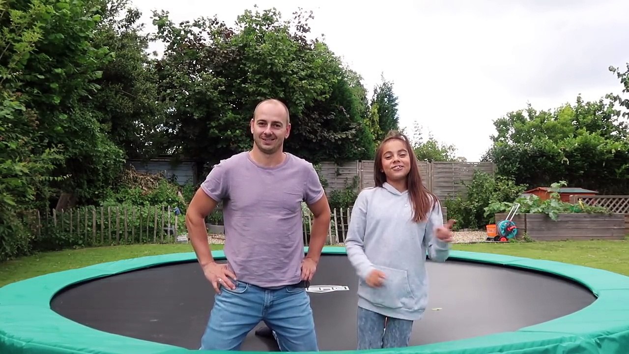 Trampolin challenge !! joana turnt vor - joana vs dominik - jojo joana