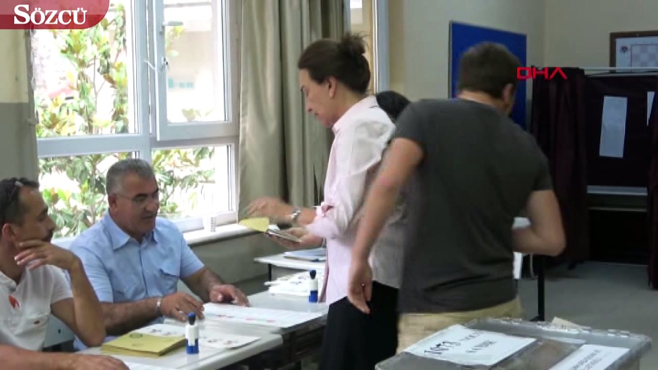 Demet Akbağ oyunu kullandı