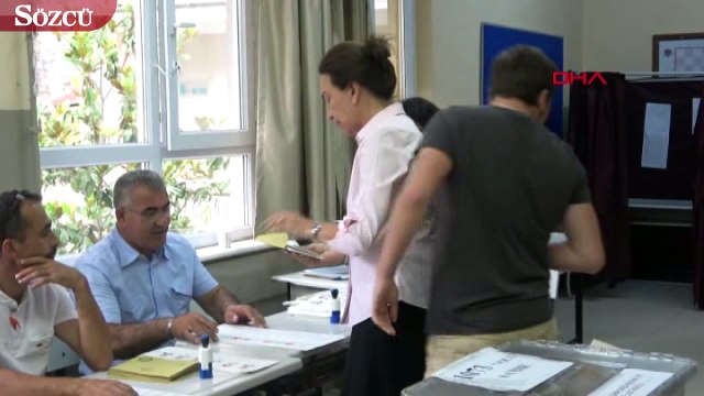 Demet Akbağ oyunu kullandı