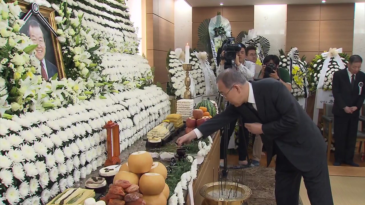 JP 조문 이틀째...반기문·이회창 등 각계 원로 빈소 찾아 / YTN