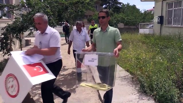 Seyyar sandıkta oy kullandılar - ERZİNCAN