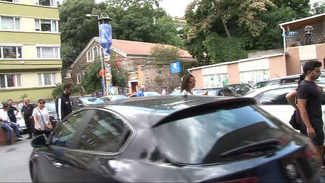 Oyuncu Sarp Levendoğlu oyunu kullandı