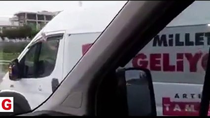 CHP'liler CHP seçim aracıyla Cumhurbaşkanı Erdoğan sloganı attı