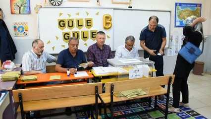 Dursunbey Belediye Başkanı Ramazan Bahçavan, oyunu kullandı