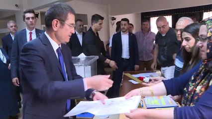 Milli Savunma Bakanı Canikli oyunu kullandı - İSTANBUL