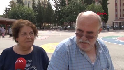 Adana Felçli Çift, Oylarını Kullandıktan Sonra Gözyaşlarına Boğuldu