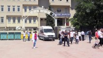 Türkiye sandık başında - Ambulansla okula getirilen yaşlı kadın oy kullandı - GAZİANTEP