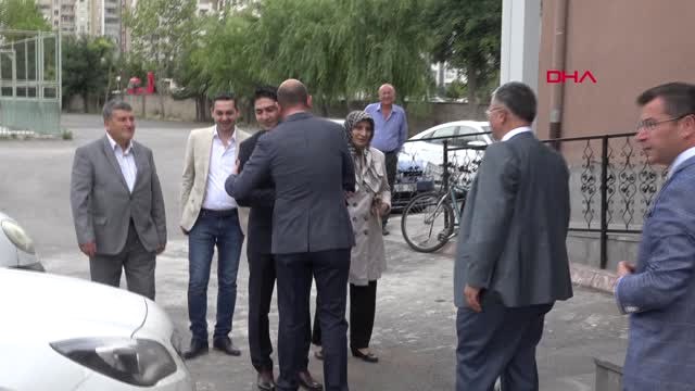 Kayseri MHP'nin Kayseri'de Birinci Sıra Adayı Özdemir Oyunu Ailesiyle Birlikte Kullandı (Hd