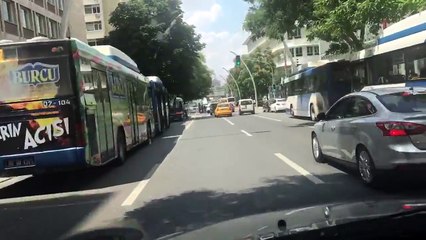 YSK önü bariyerlerle çevrilmiş