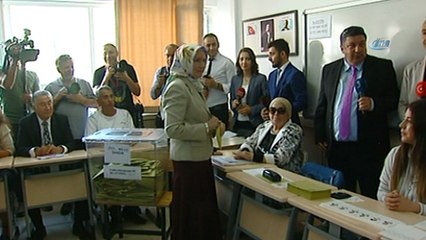 Saadet Partisi Cumhurbaşkanı Adayı Temel Karamollaoğlu, oyunu Ankara'da kullandı