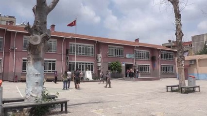 Bakan Çelik Oyunu Mezun Olduğu Okulda Kullandı