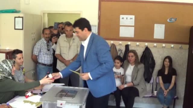 DP Genel Başkanı Gültekin Uysal, Oyunu Memleketi Afyonkarahisar'da Kullandı